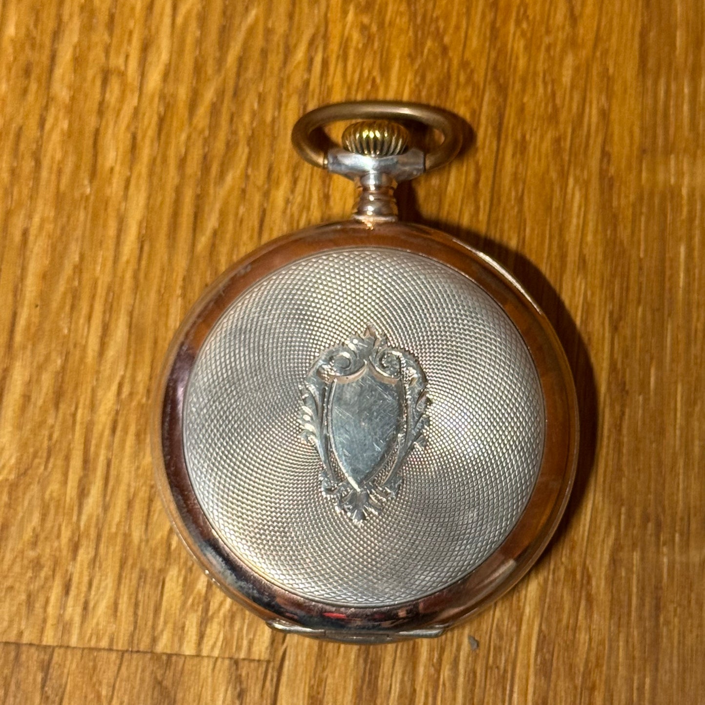 Leijona taskukello 1930-luvulta